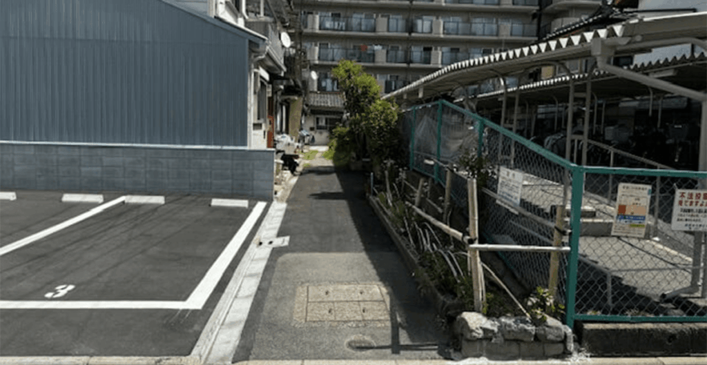 路地奥再建不可で築不詳の狭小平家
