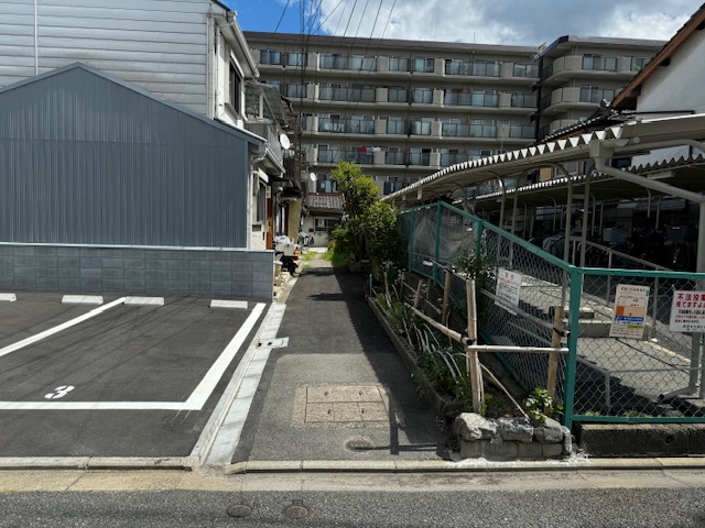 路地奥再建不可で築不詳の狭小平家