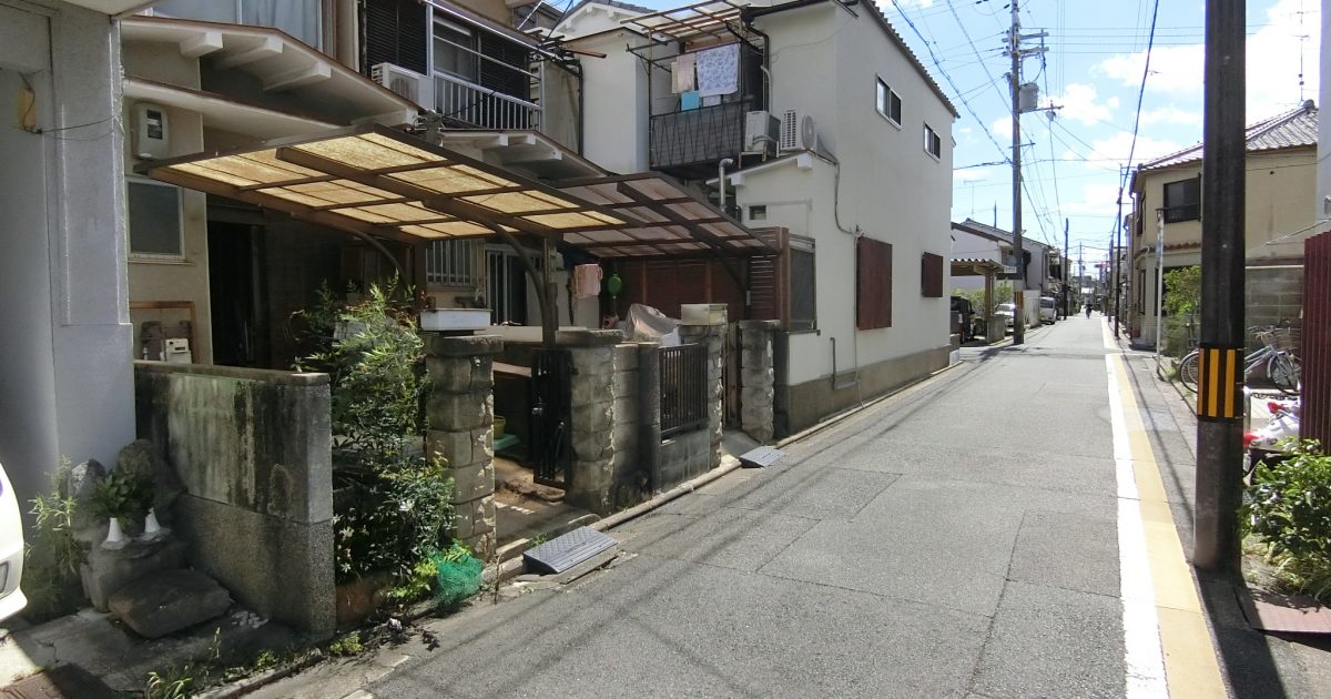 南区　老朽化著しい間口３ｍの連中の狭小物件