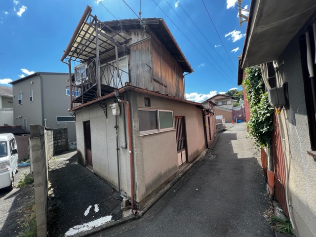 舟岡温泉近くの築不詳連棟