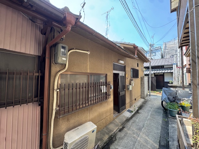 築不詳の路地奥再建築不可物件